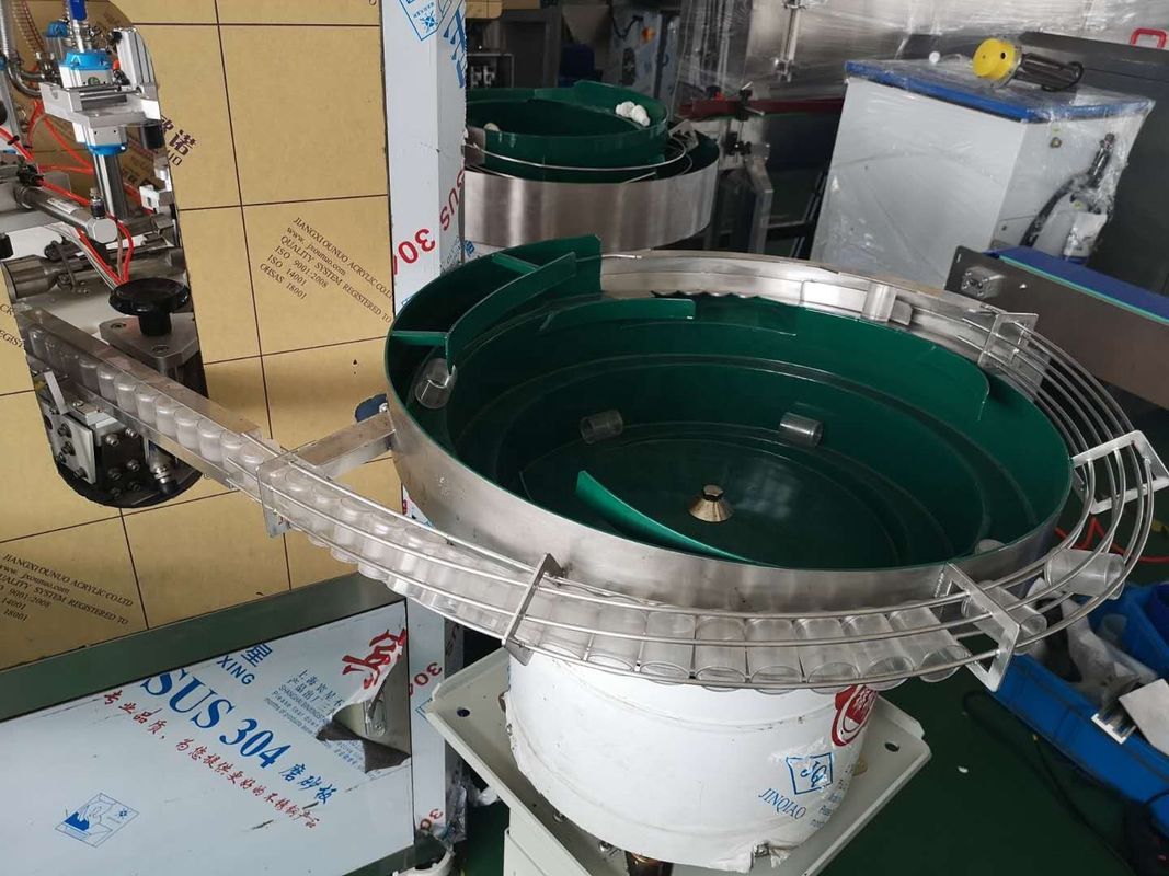2000BPH 50-500ml PLC制御 モノブロック ロールオンボトル用 詰め込み 蓋機